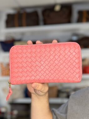 bottega veneta pink zip wallet